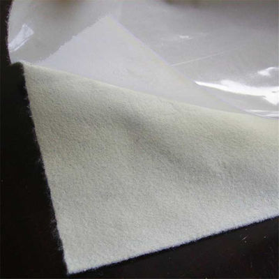 Um tecido, uma membrana, geomembrana composta para anti-filtragem e reforço.