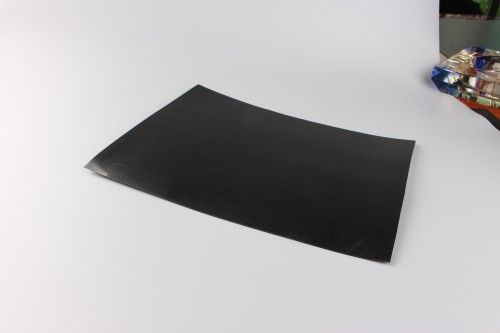 Geomembrana de superfície lisa de HDPE com excelente resistência química e comprimento de 30-100m para aplicações de aterros sanitários e de mineração