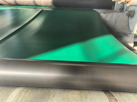 Geomembrana lisa de dupla cor HDPE preta e verde para proteção ambiental