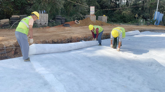 Geotextil não tecido de poliéster de alta elongação, com peso de 100-800 g/m2 e excelente resistência a ácidos e álcalis para engenharia civil pesada