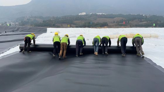 Proteção contra barragens de rejeitos e aterros sanitários Geomembrana lisa de HDPE com excelente resistência química
