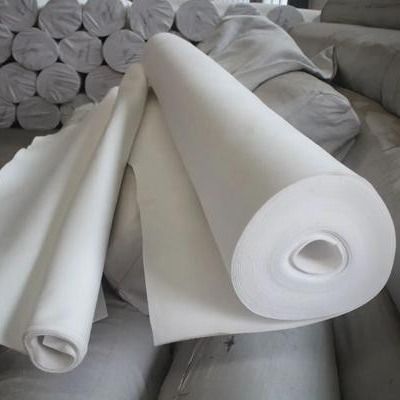 100g-800g/M2 Geotextil de fibras de base com elevada permeabilidade à água Filtração de drenagem Melhorar a qualidade do projeto e reduzir os custos de construção