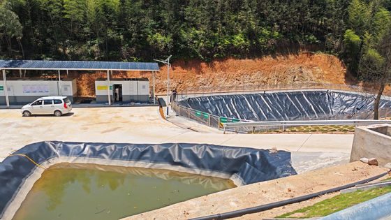 Excelente resistência química Geomembrana de HDPE para instalação de soldagem em cunha quente em projetos de lagoa de ajuste de brilho
