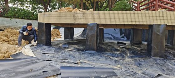 Geomembrana lisa de HDPE durável para projeto anti-filtração de lago artificial Resistência à ruptura 20-80N / mm alongamento na ruptura 700%