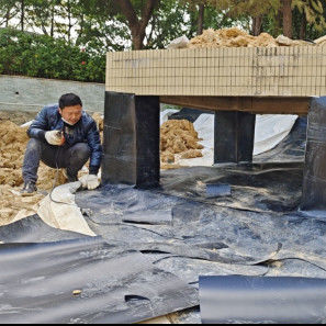 Geomembrana lisa de HDPE durável para projeto anti-filtração de lago artificial Resistência à ruptura 20-80N / mm alongamento na ruptura 700%