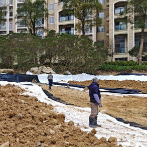 Geomembrana lisa de HDPE durável para projeto anti-filtração de lago artificial Resistência à ruptura 20-80N / mm alongamento na ruptura 700%