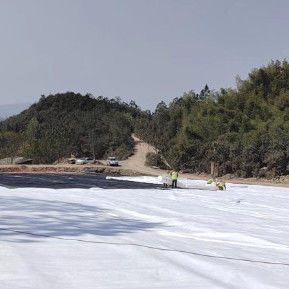 Função de separação Geotextil de filamentos longos não tecidos Largura 1m-6m para aplicações em aterros sanitários de mineração