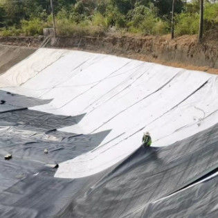 Função de separação Geotextil de filamentos longos não tecidos Largura 1m-6m para aplicações em aterros sanitários de mineração