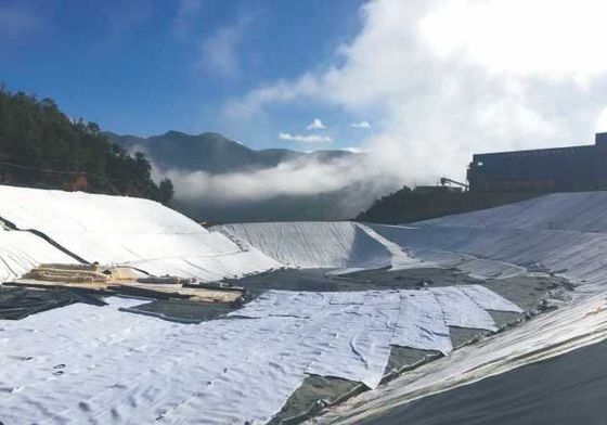 Geotextil de filamentos longos, fácil de instalar e durável, para utilização rápida em projetos de engenharia civil de grande escala