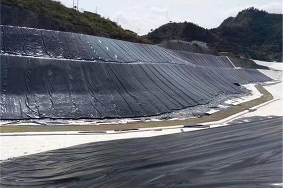 Barreira impermeável de geomembrana de polietileno de alta densidade (PEAD) lisa para vedação de lagoas e aterros sanitários