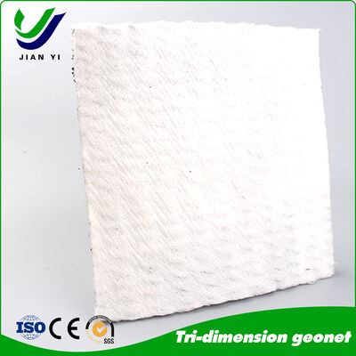 Rede de drenagem composta 3D resistente a UV e a produtos químicos com alta resistência à tração ≥16kN/m para drenagem subterrânea e de jardim