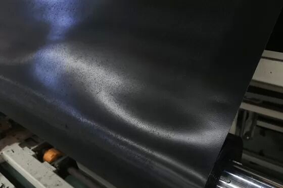Geomembrana de HDPE de alta resistência química com soldagem por cunha quente para projetos de lagoa de ajuste de brilho