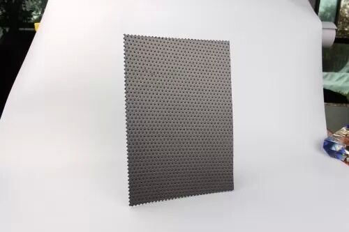 Geomembrana HDPE com elevado coeficiente de atrito, estável e antiderrapante, com ultrabaixa impermeabilidade para projetos de engenharia